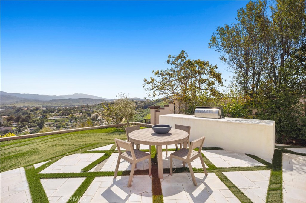 477 N Carlisle Place