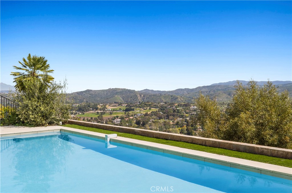 477 N Carlisle Place