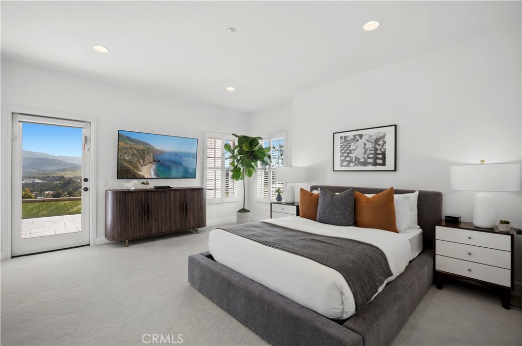 477 N Carlisle Place