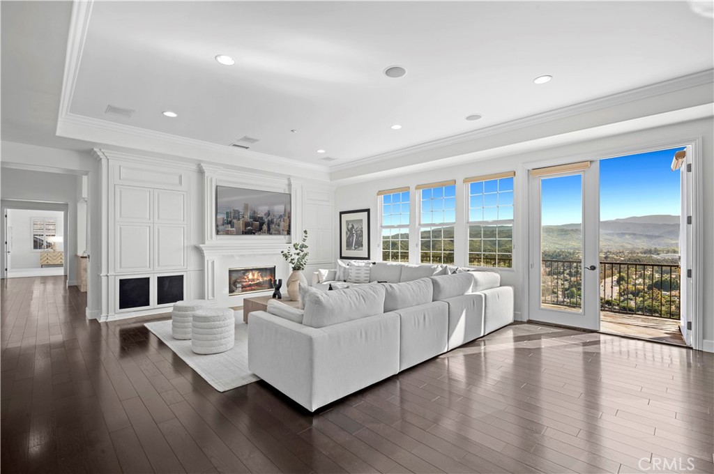 477 N Carlisle Place