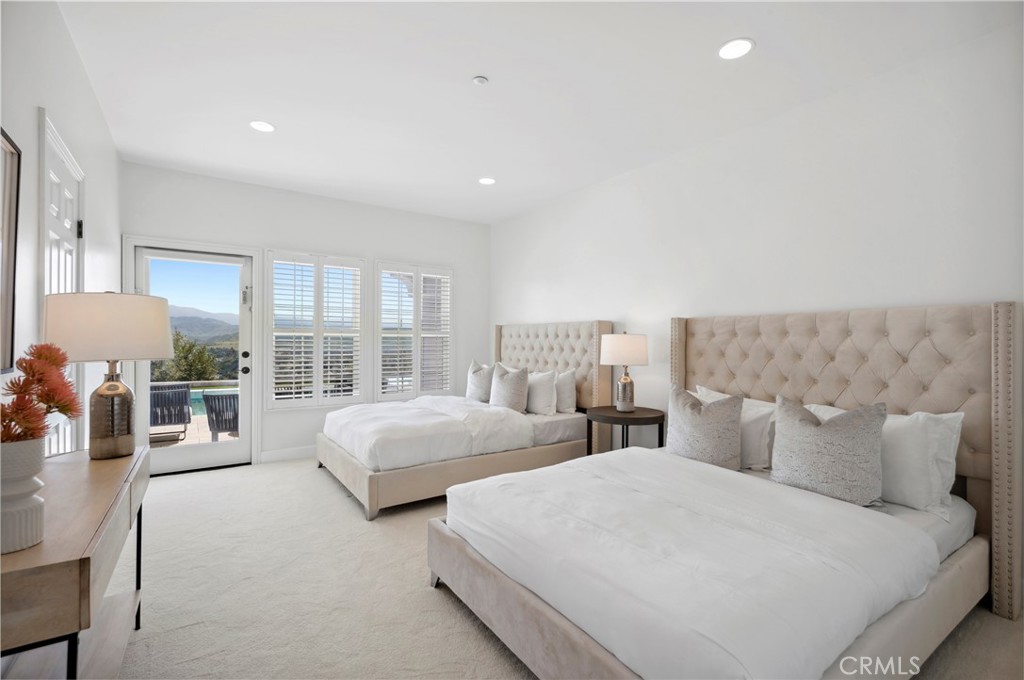 477 N Carlisle Place