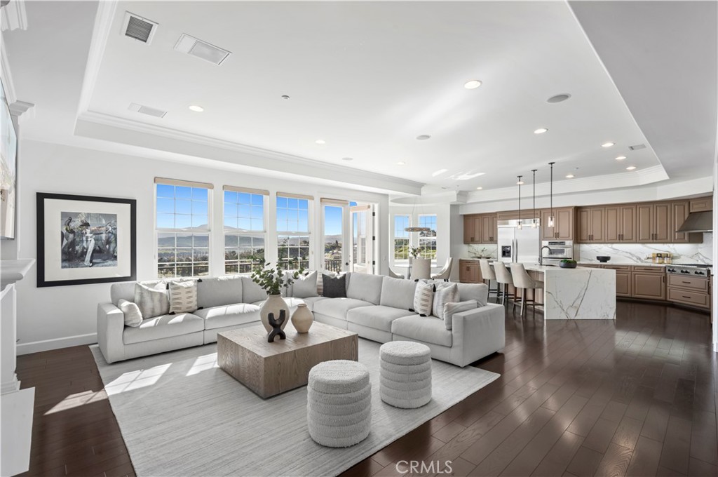 477 N Carlisle Place