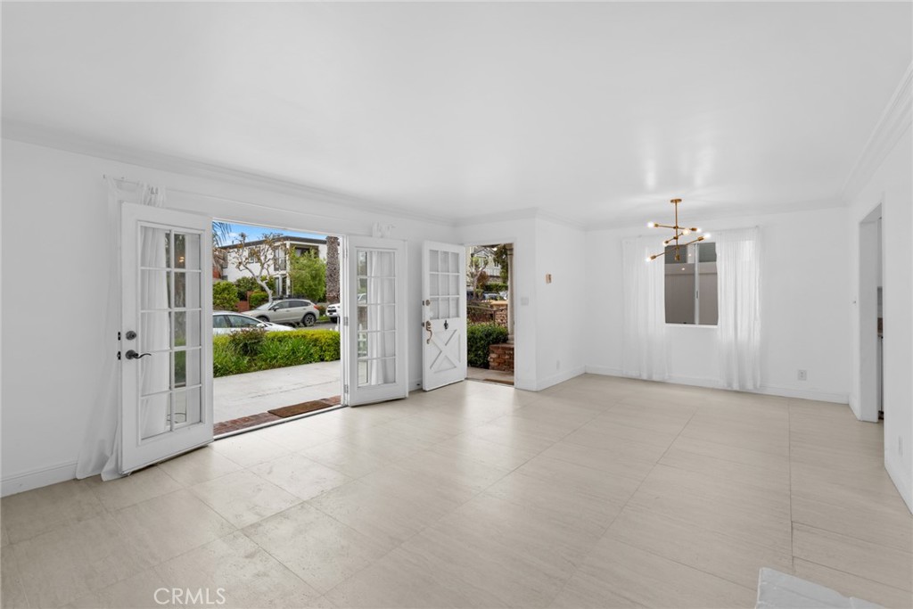 420 Narcissus Avenue