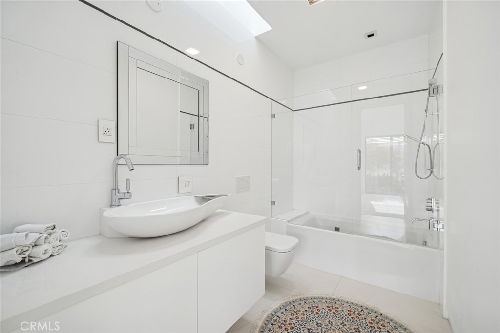 4607 Perham