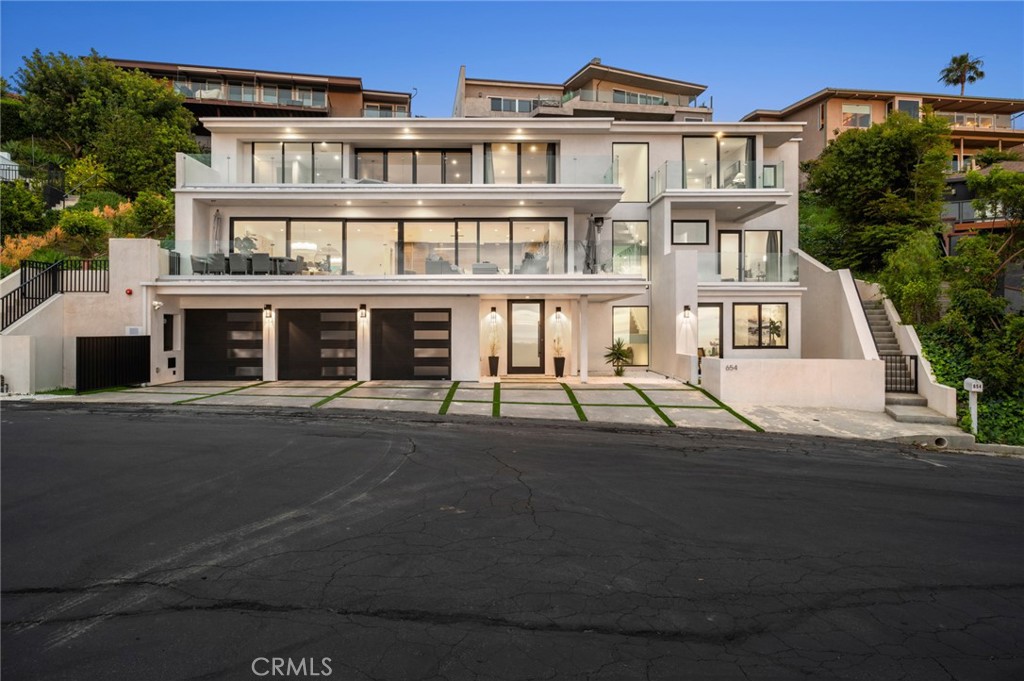 654 Canyon View