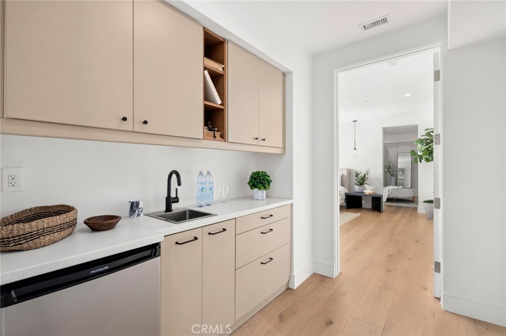 654 Canyon View