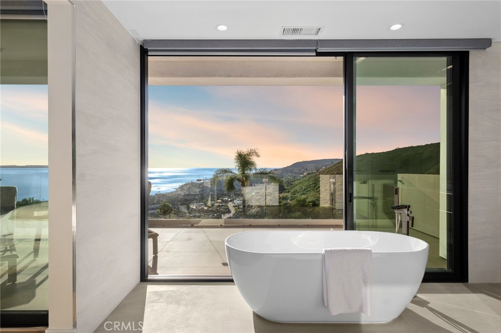 654 Canyon View