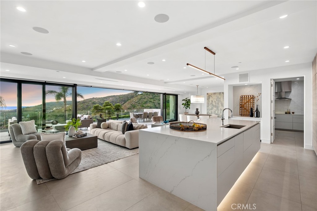 654 Canyon View