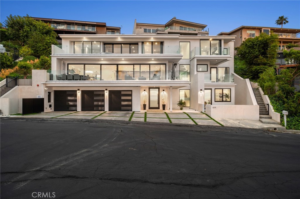 654 Canyon View