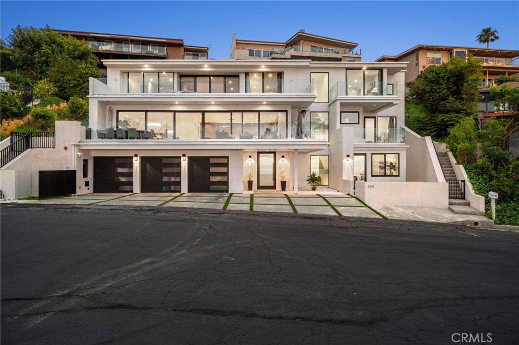 654 Canyon View