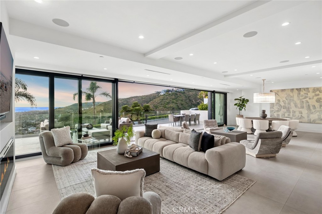 654 Canyon View