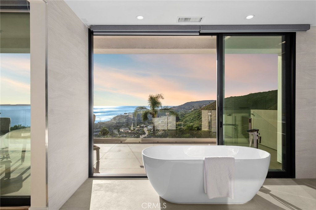 654 Canyon View