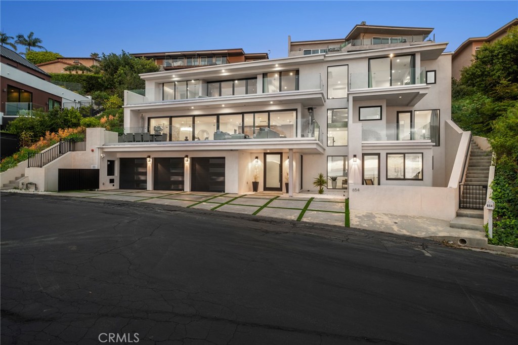 654 Canyon View