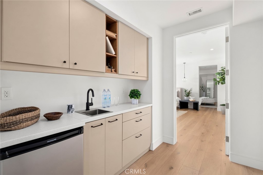 654 Canyon View