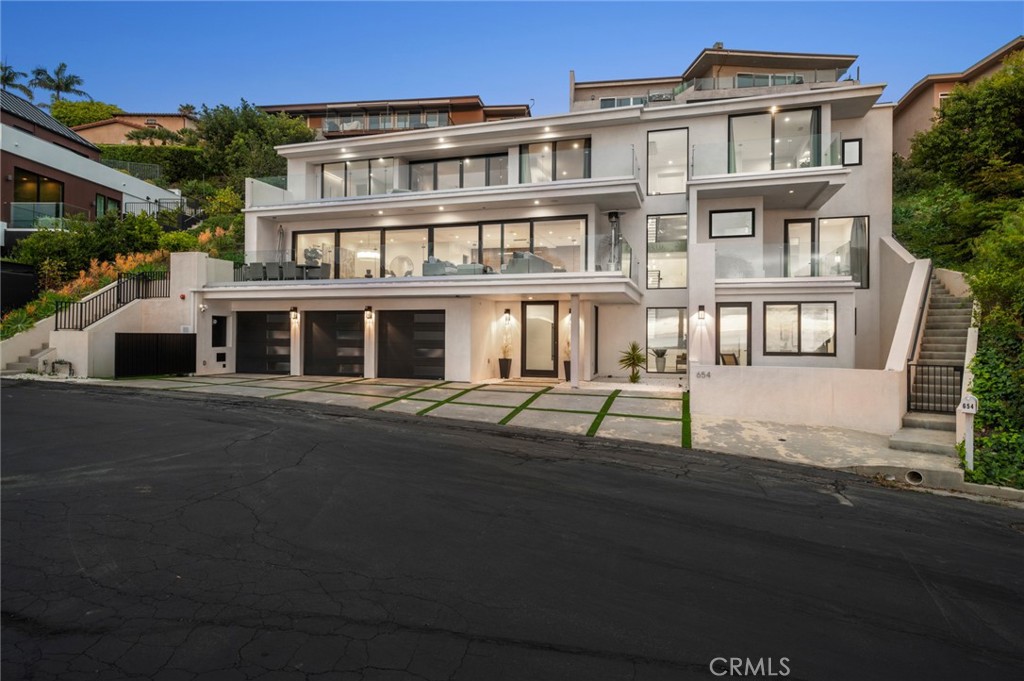 654 Canyon View