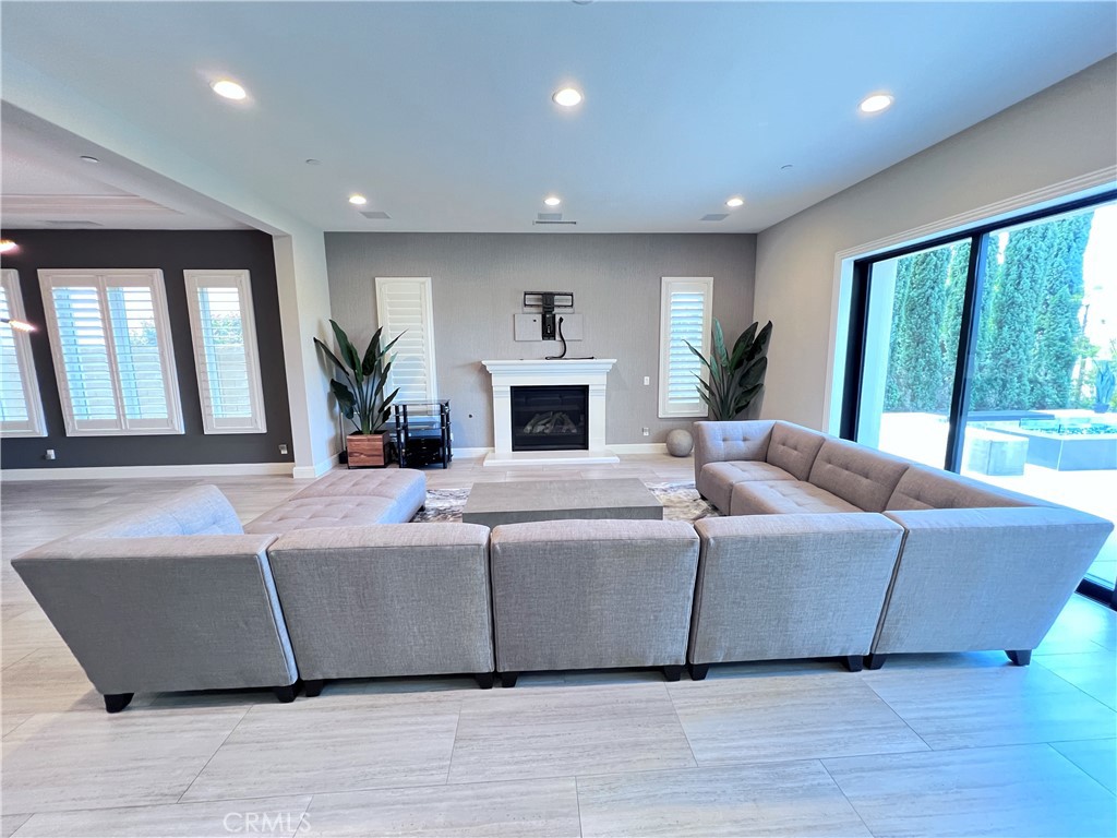111 Gardenview