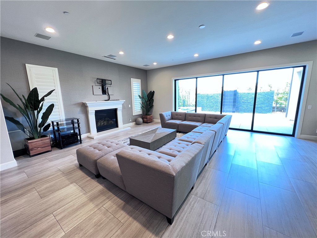 111 Gardenview