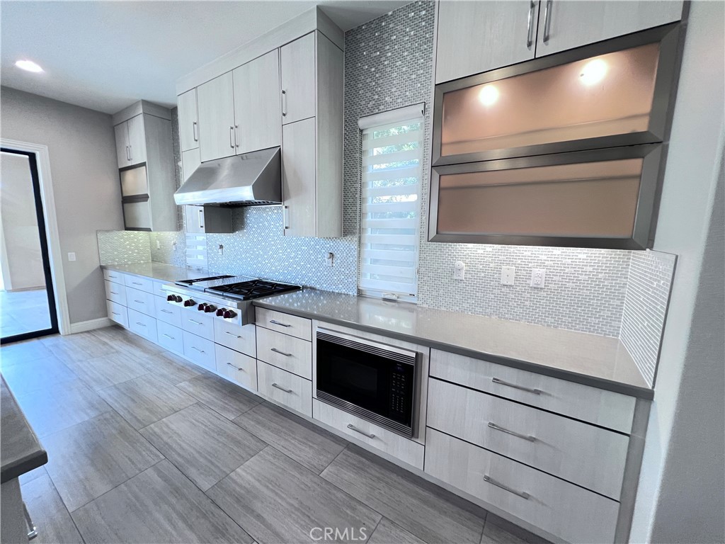 111 Gardenview