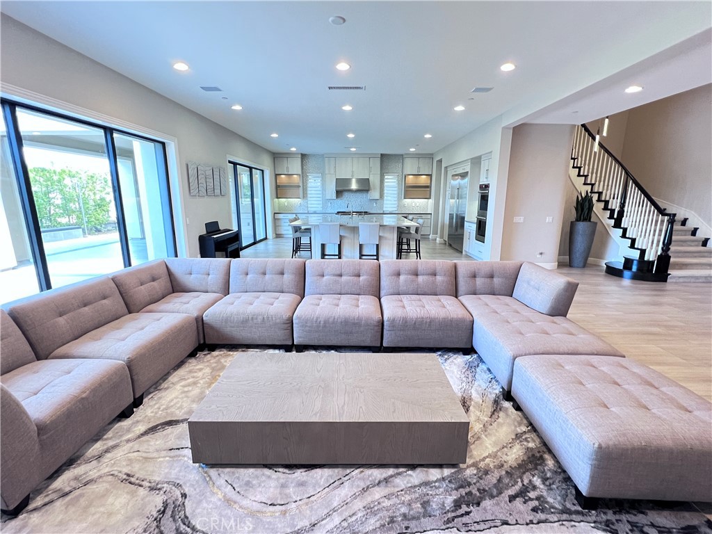 111 Gardenview