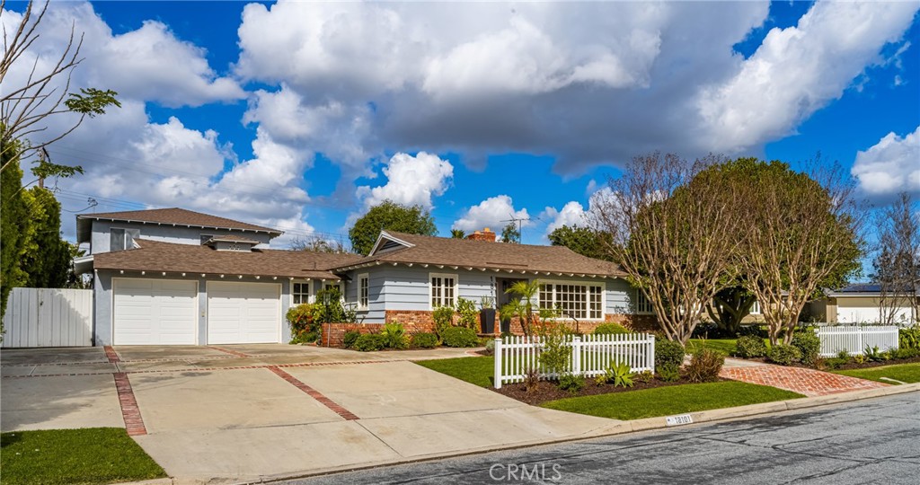 18101 Oak Ridge