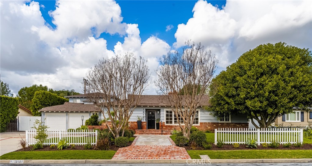 18101 Oak Ridge
