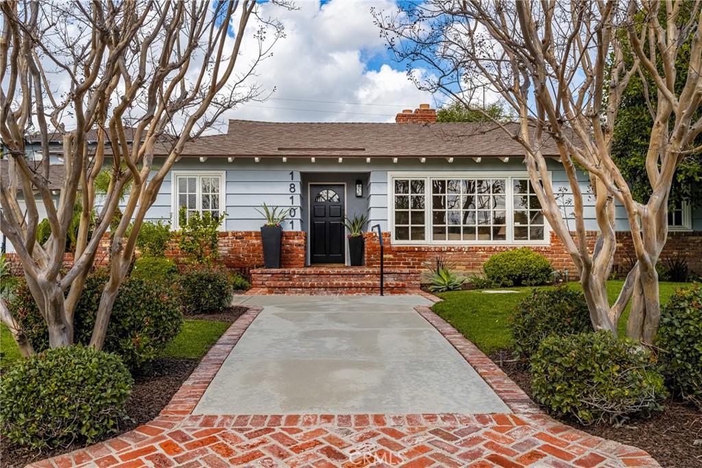 18101 Oak Ridge