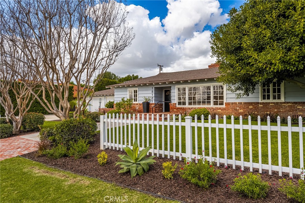 18101 Oak Ridge