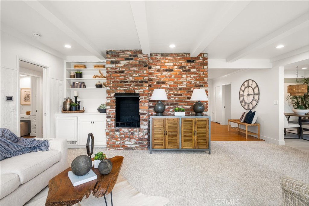 18101 Oak Ridge