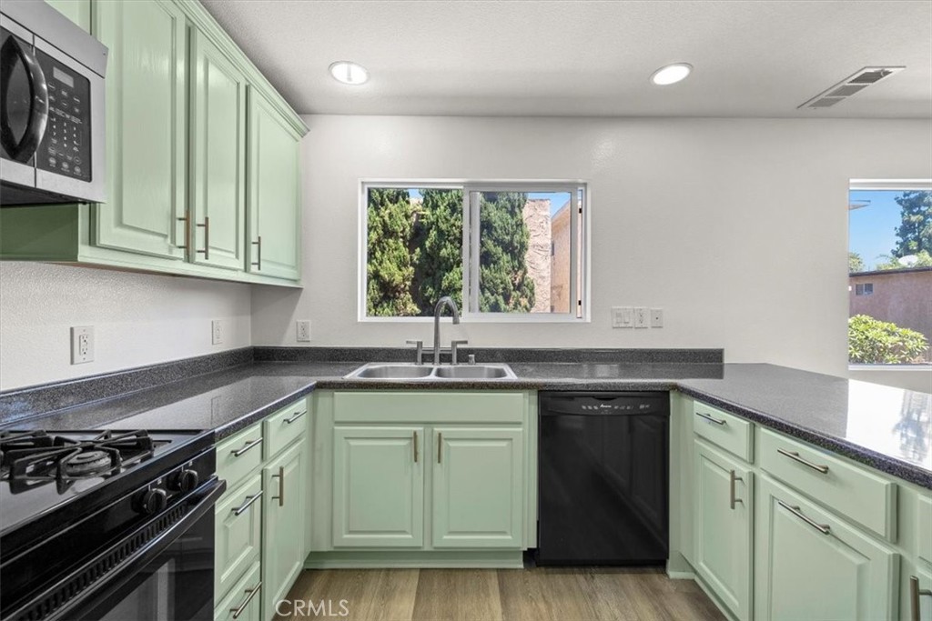 2254 Gaviota Avenue Unit: 34