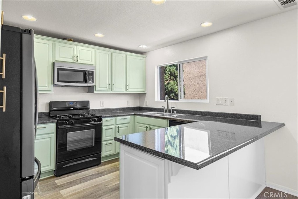 2254 Gaviota Avenue Unit: 34