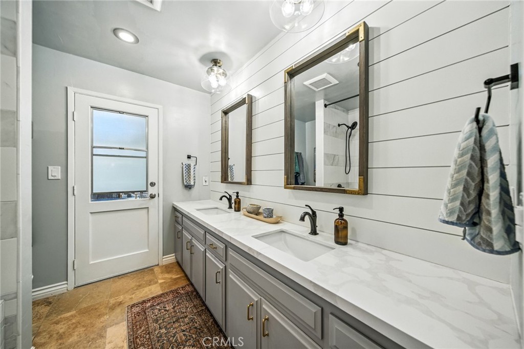 10494 Meadow Glen Way E