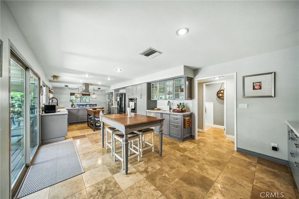 10494 Meadow Glen Way E