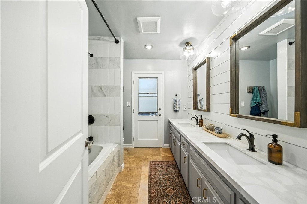 10494 Meadow Glen Way E