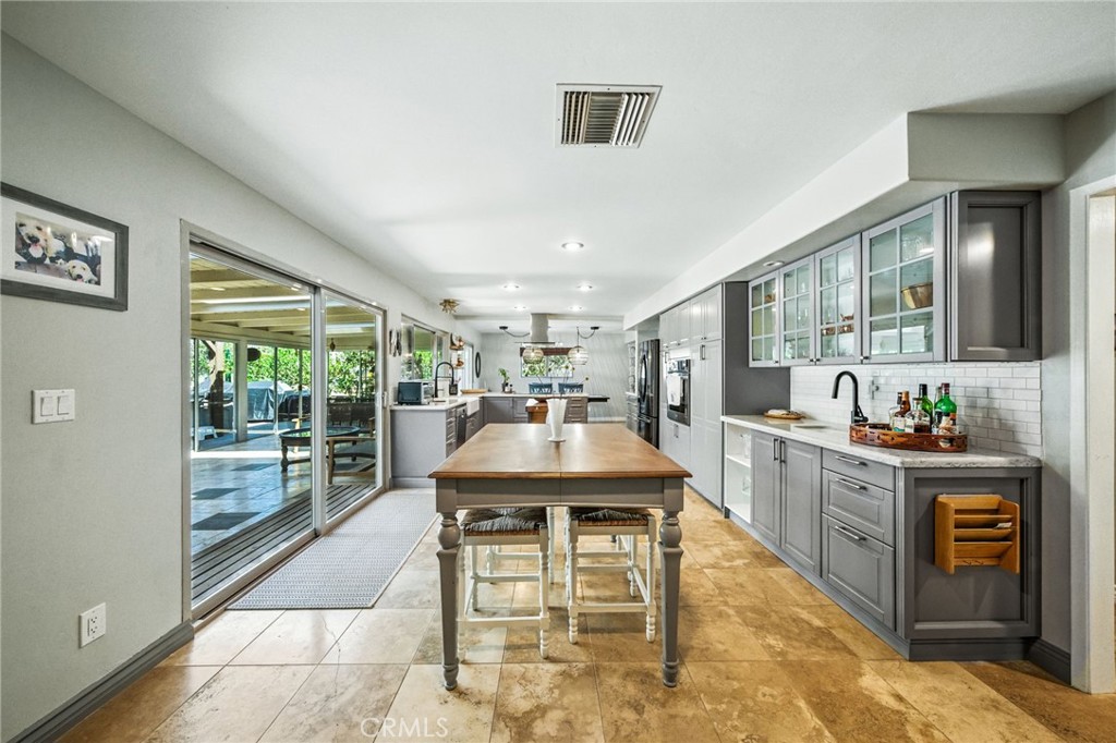 10494 Meadow Glen Way E