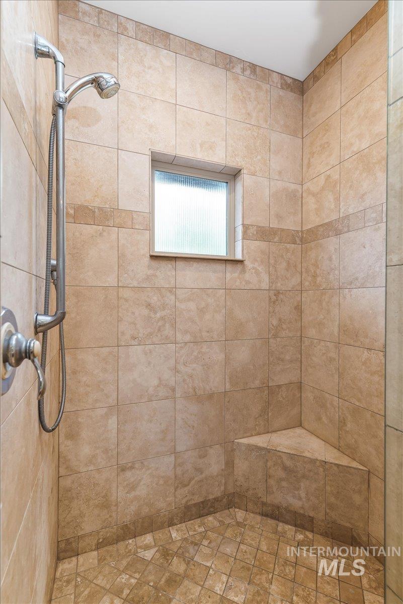 2899 E Table Rock Road