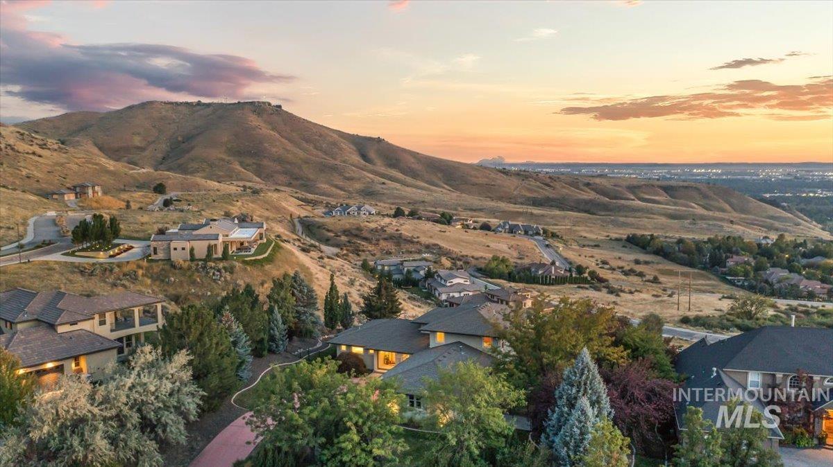 2899 E Table Rock Road