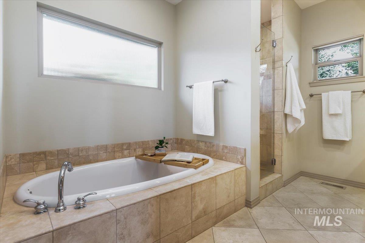 2899 E Table Rock Road