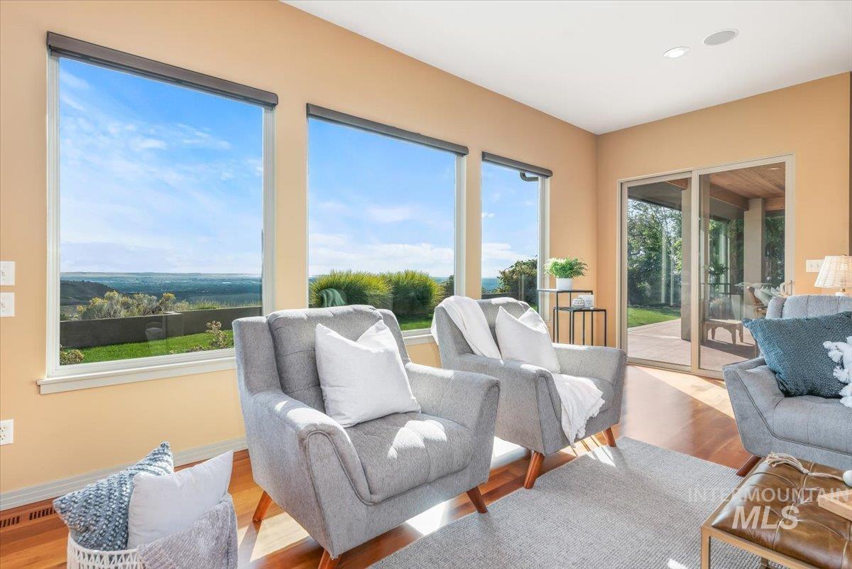 2899 E Table Rock Road