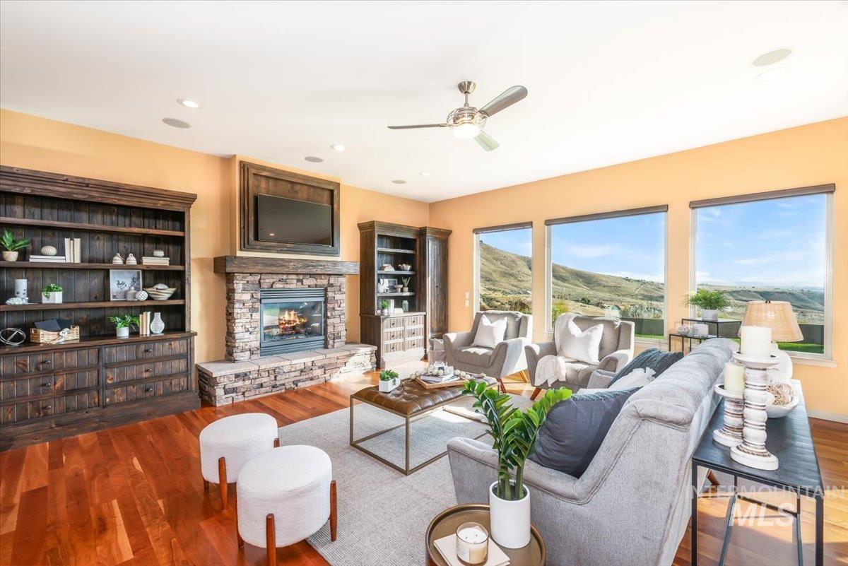 2899 E Table Rock Road