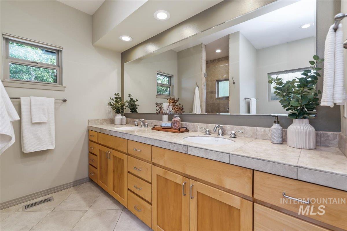 2899 E Table Rock Road