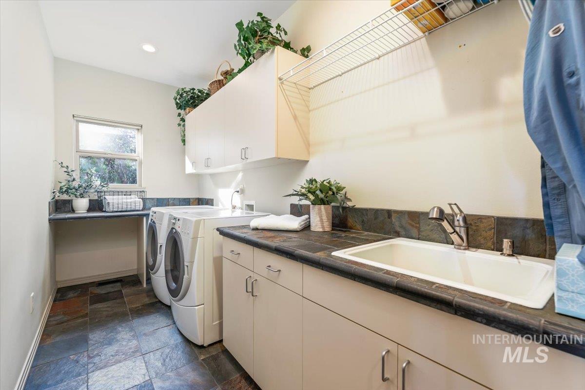 2899 E Table Rock Road