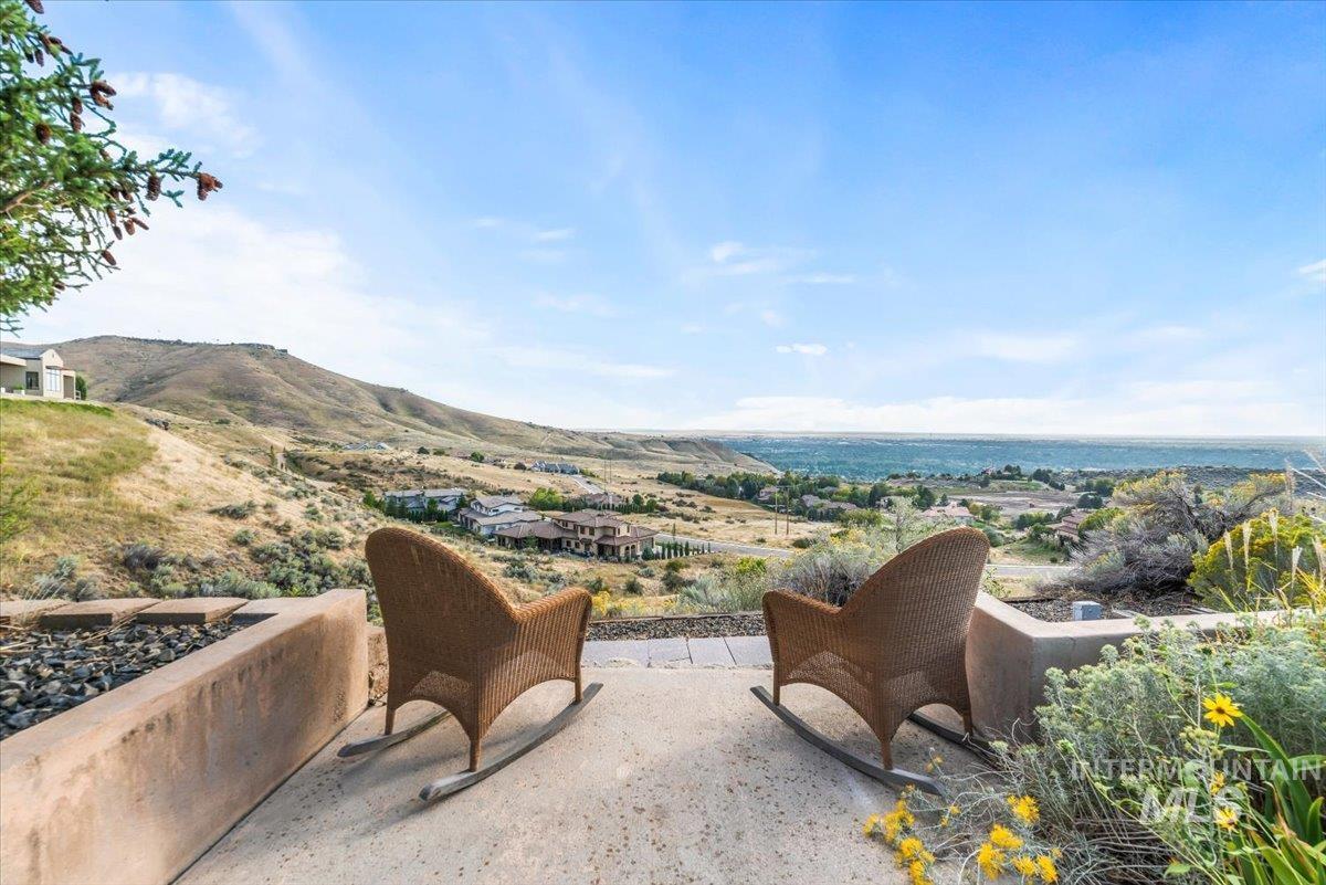 2899 E Table Rock Road