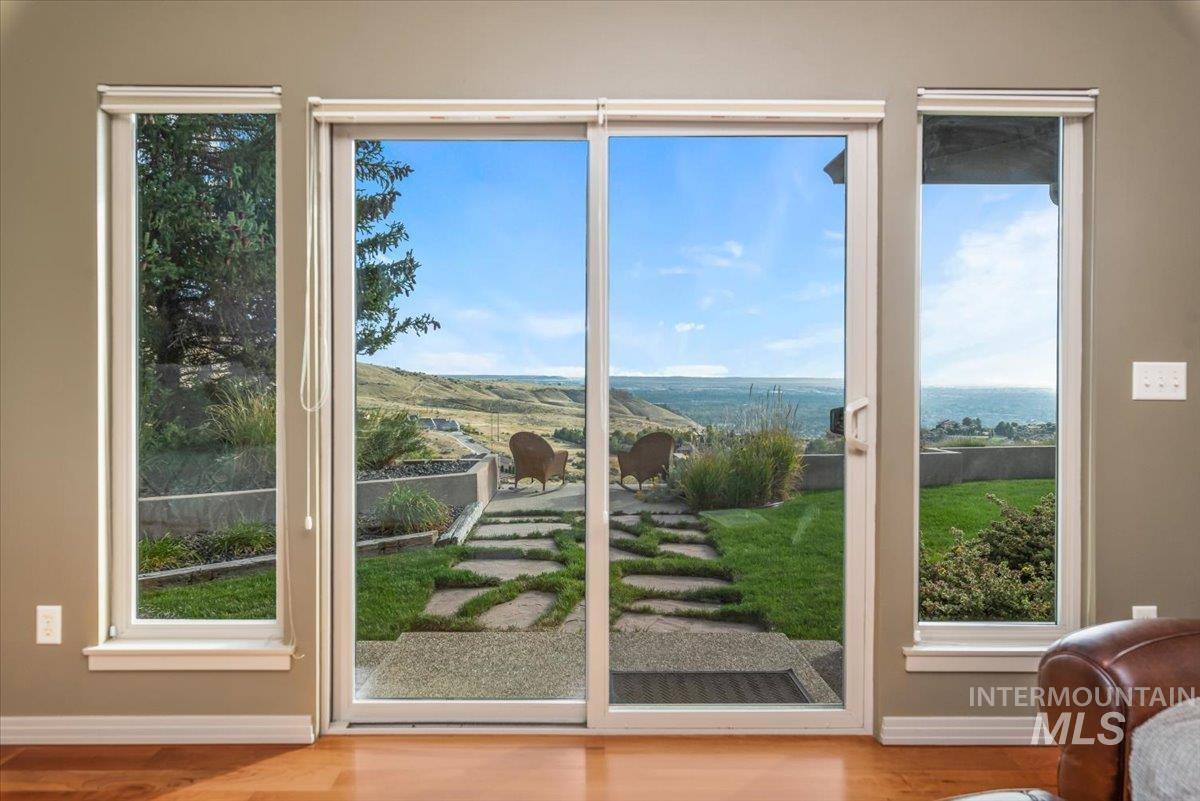 2899 E Table Rock Road