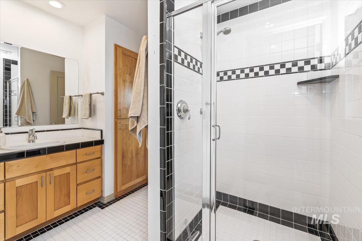 2899 E Table Rock Road