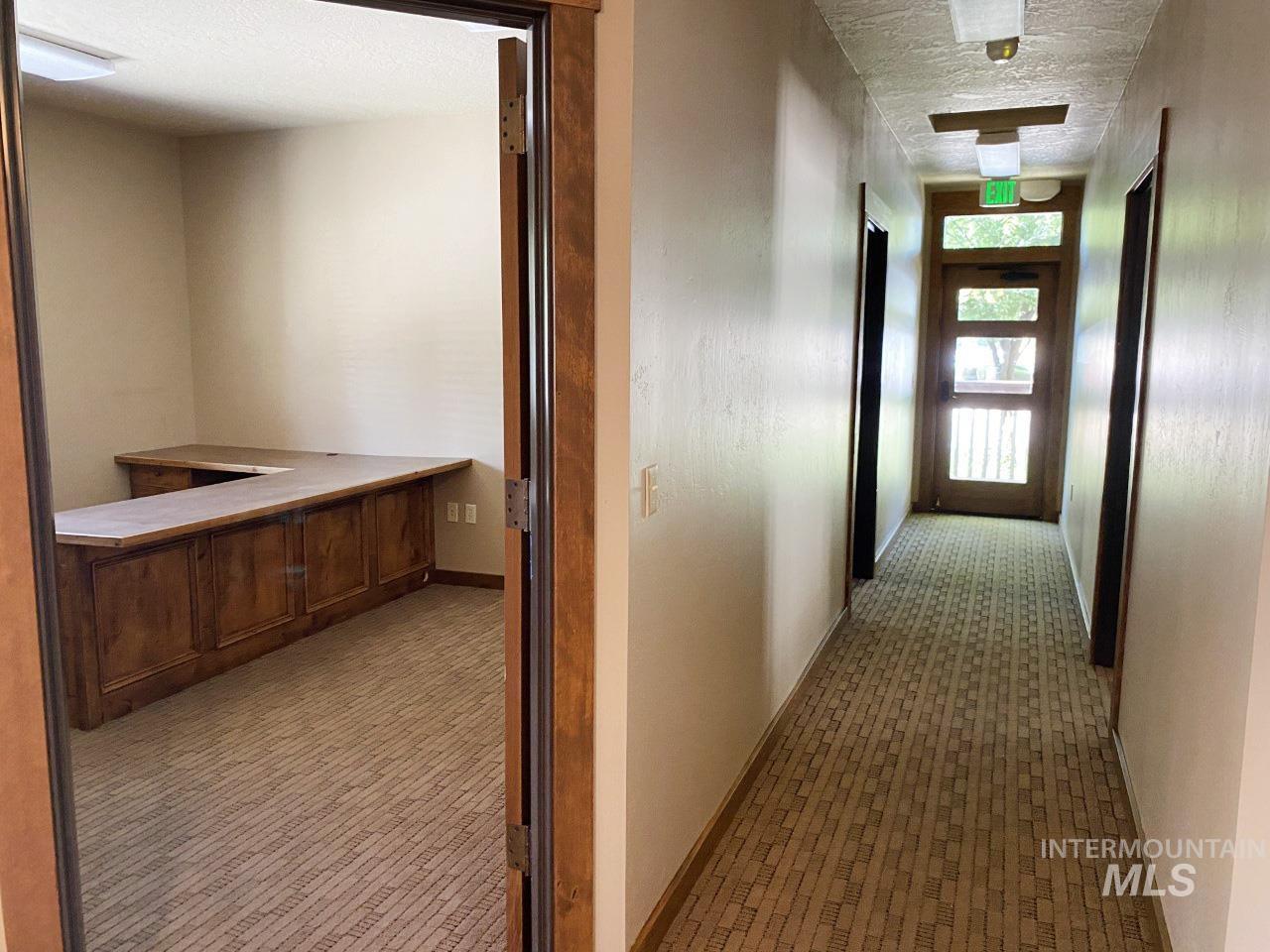 842 E Winding Creek Drive