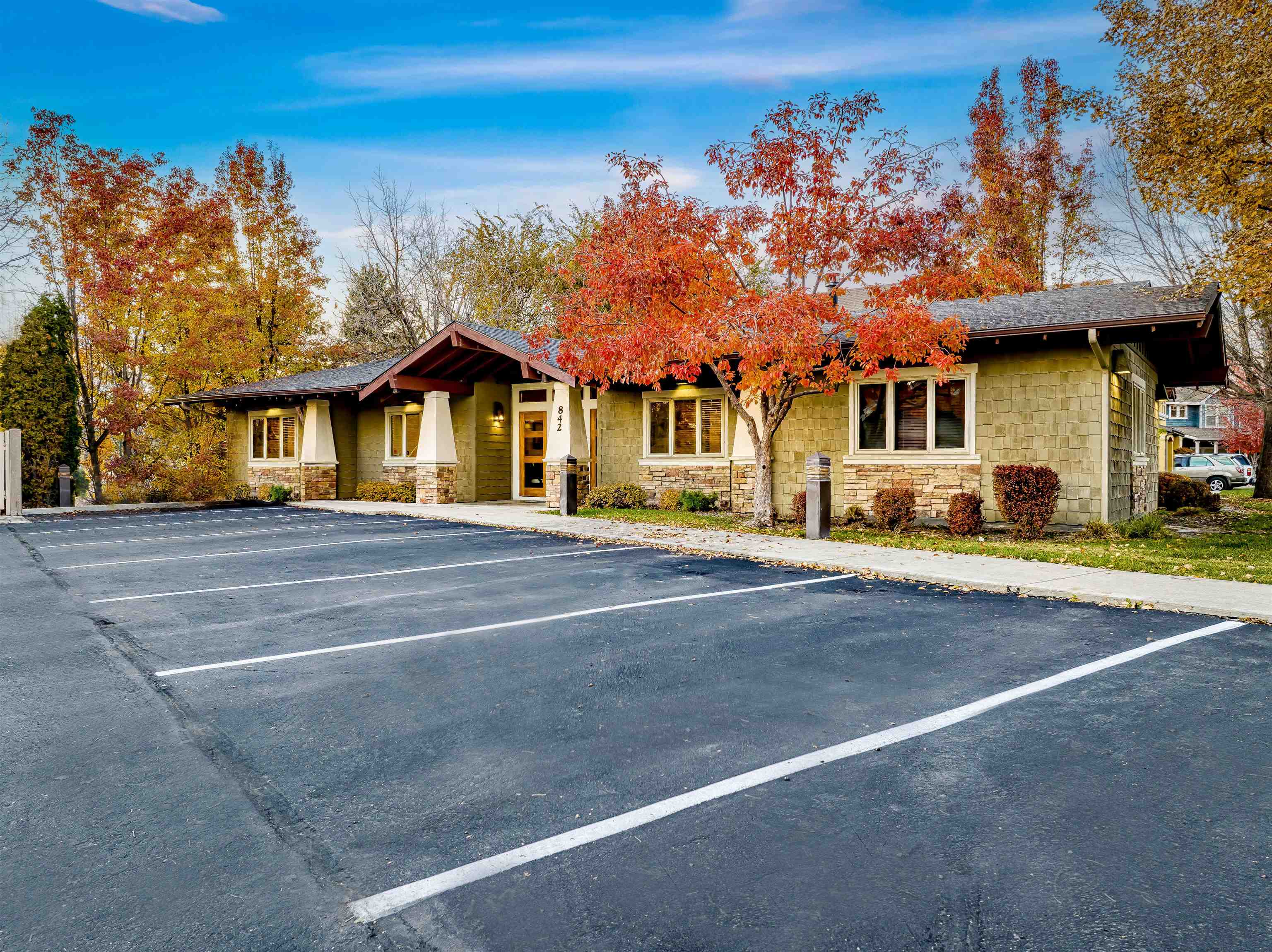 842 E Winding Creek Drive