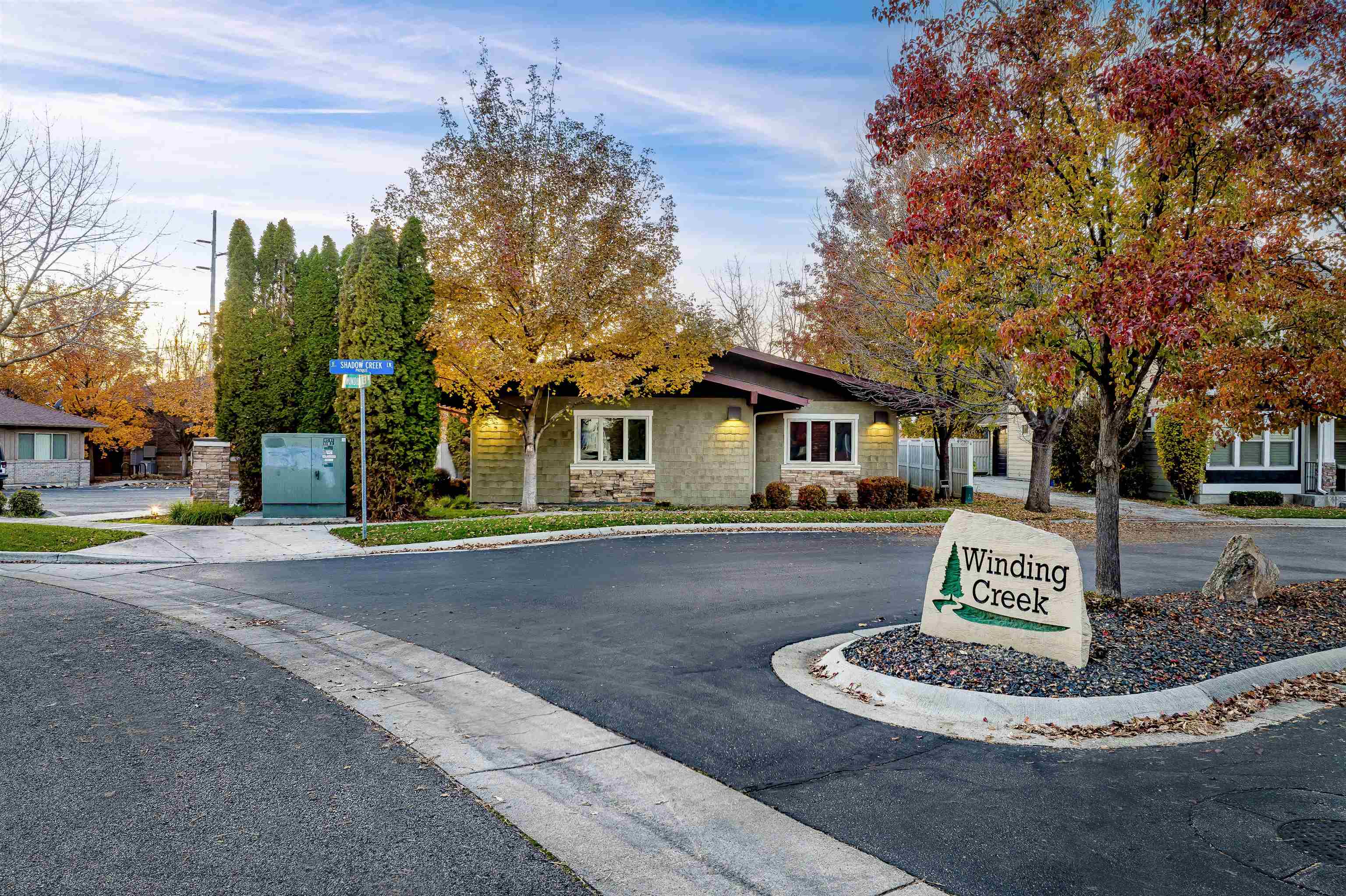 842 E Winding Creek Drive