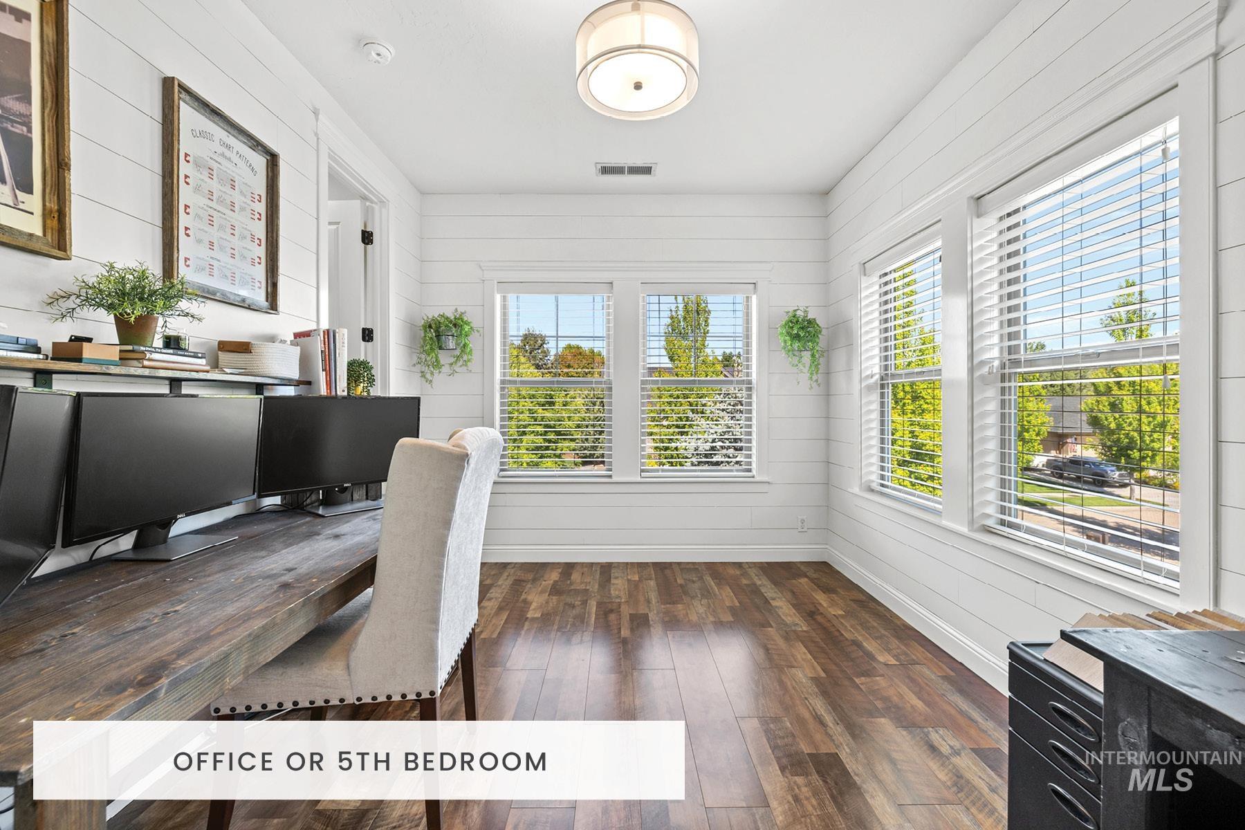 348 N Timber Wolf Pl