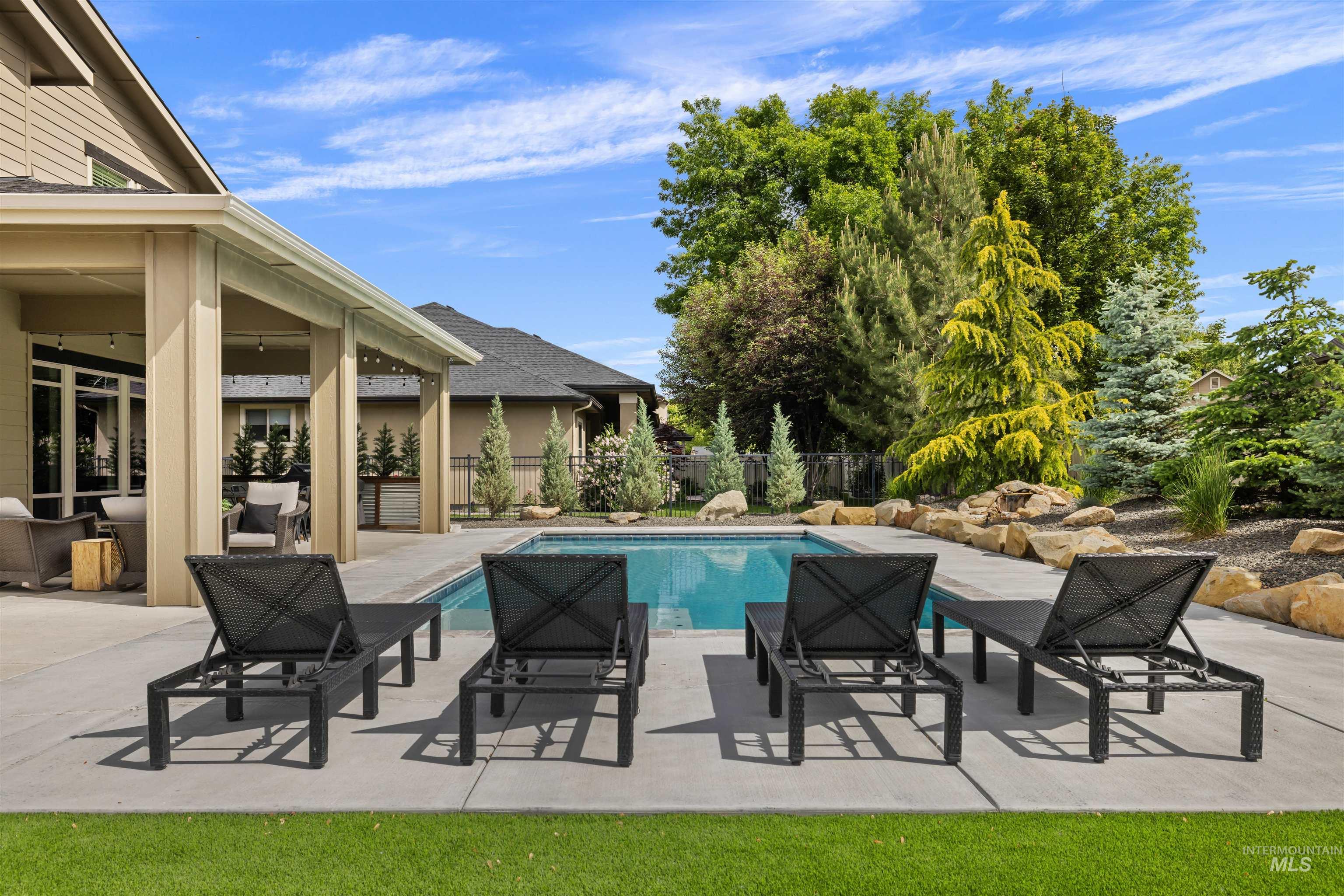 348 N Timber Wolf Pl