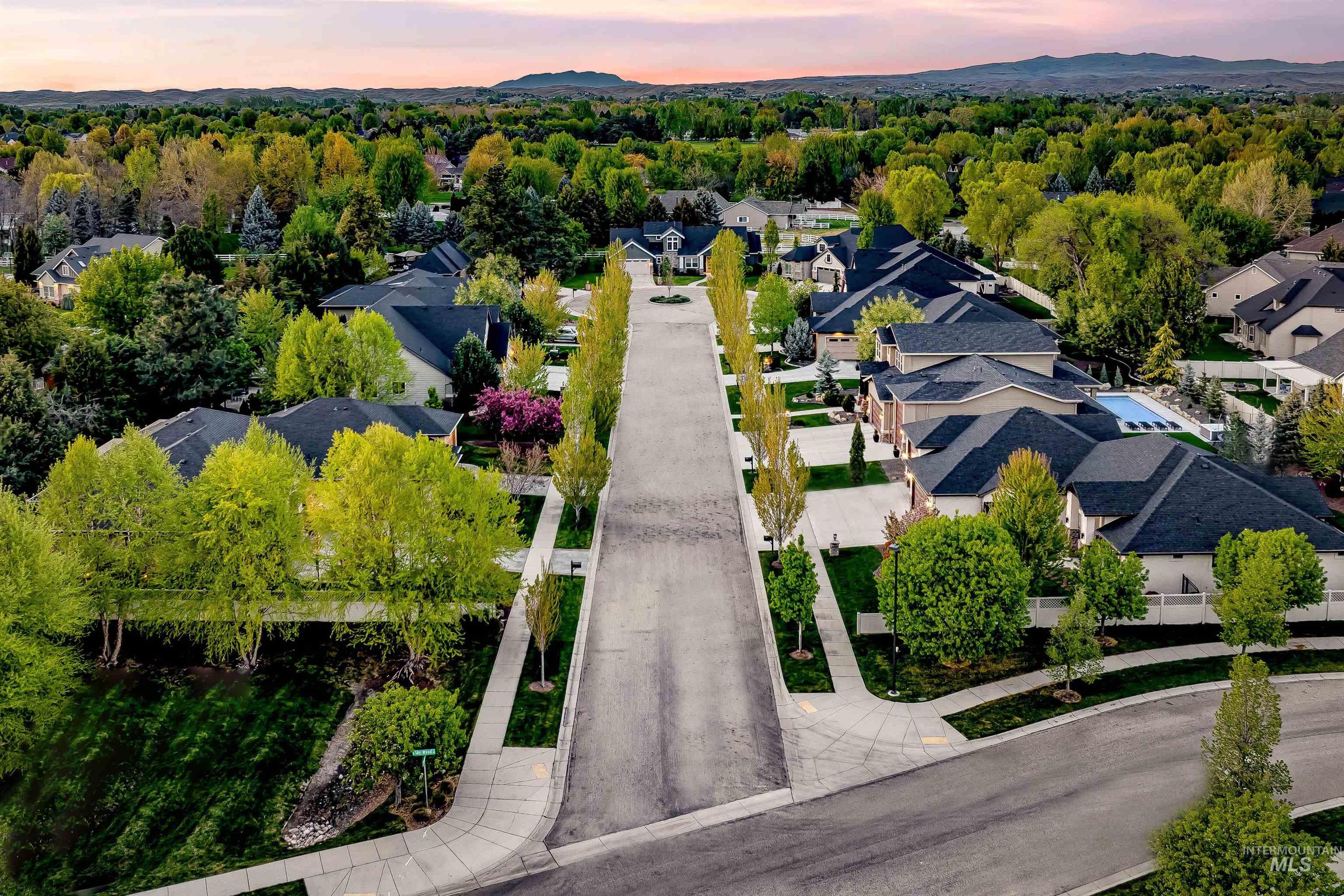 348 N Timber Wolf Pl